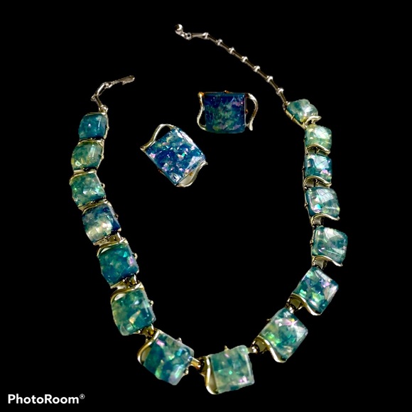 Vintage Coro necklace and clip on  earring set - Picture 6 of 12